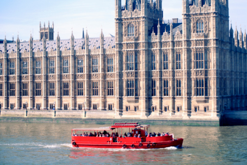This small ferry takes passengers along the River Thames in London. ©Getty Images
