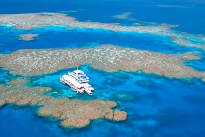 Tourism boat on the Reef ©Getty Images