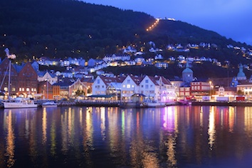 Houses built on a hill and beside a lake ©Getty Images