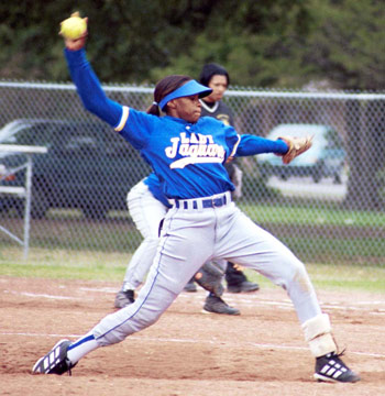 A fielder returns the ball to the pitcher © Getty Images