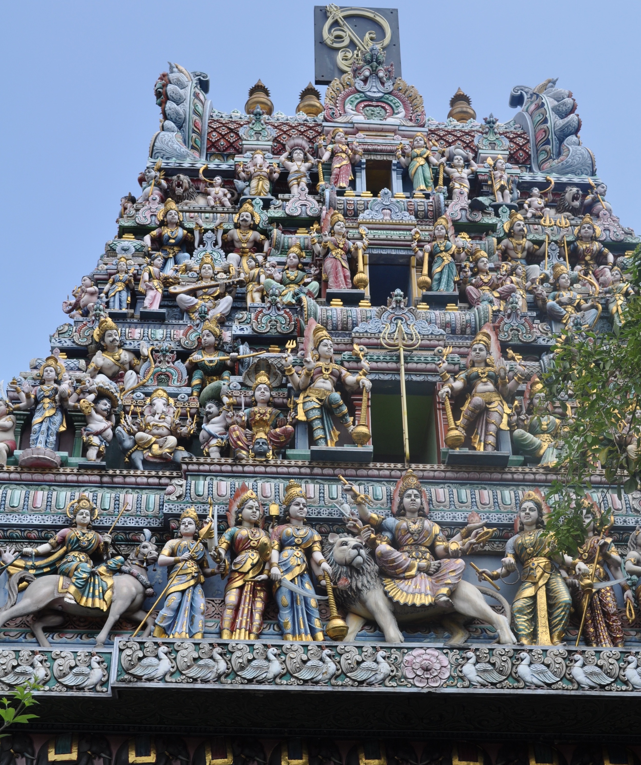 The roof of a Hindu temple with statues of many gods ©kidcyber