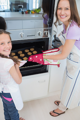 An oven mitt will protect hands while handling hot foods © Getty Images