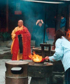 A Chinese Buddhist monk at the Jade Buddha Temple in Shanghai Photo©kidcyber