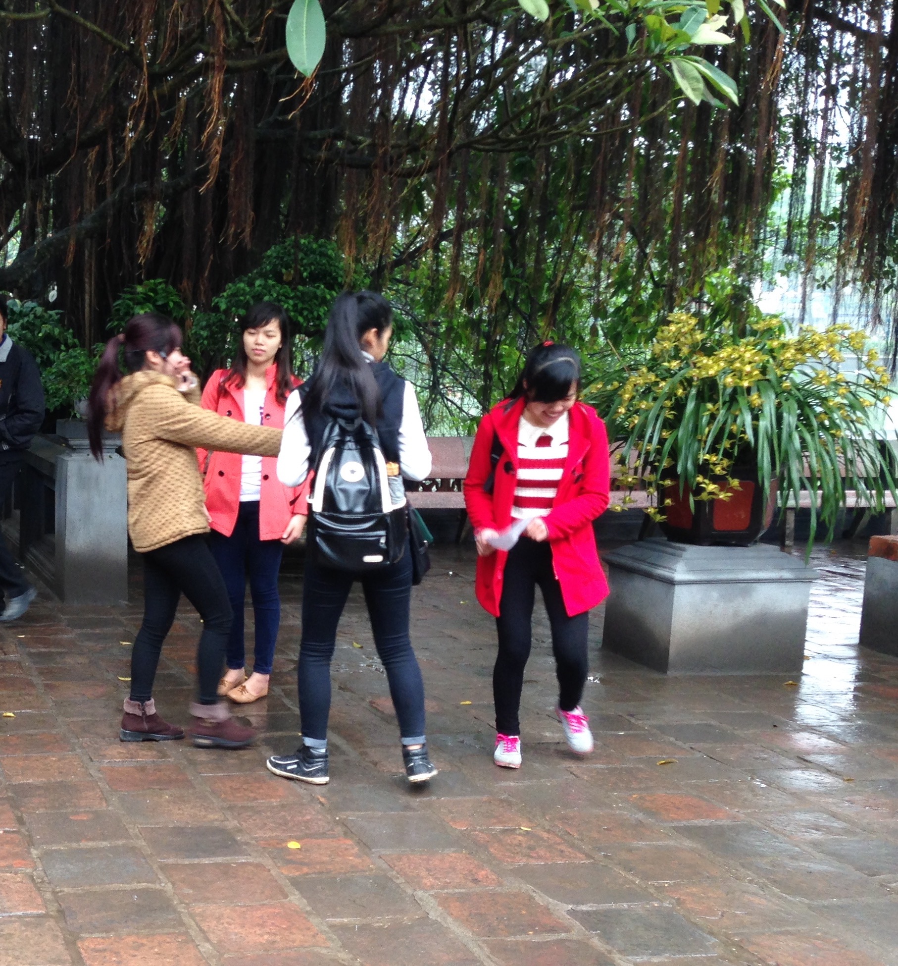 A group of teenagers wearing western dress in Hanoi. Photo©kidcyber