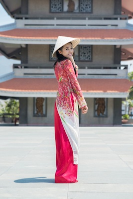 Woman wearing ao dai and non la hat. Photo©iStock
