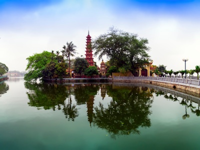 Causeway to Tran Quoc Pagoda. Image©iStock