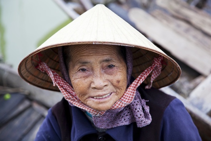 Vietnamese woman wearing a non la. Photo©iStock