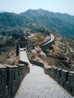 Thousands of tourists visit parts of the Great wall every year. (kidcyber)