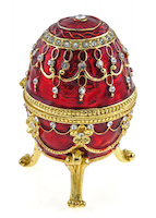 A jewelled Easter egg made by a French jeweller called Fabergé. ©iStock
