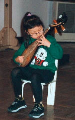 A student learns to play a traditional Chinese musical instrument. Photo©kidcyber
