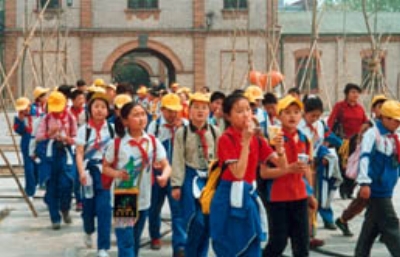 Beijing primary school students on an excursion to the zoo. Photo©kidcyber