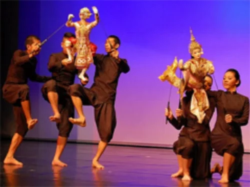 The Hun Lakorn puppeteers make the same movements as the puppets. ©Getty