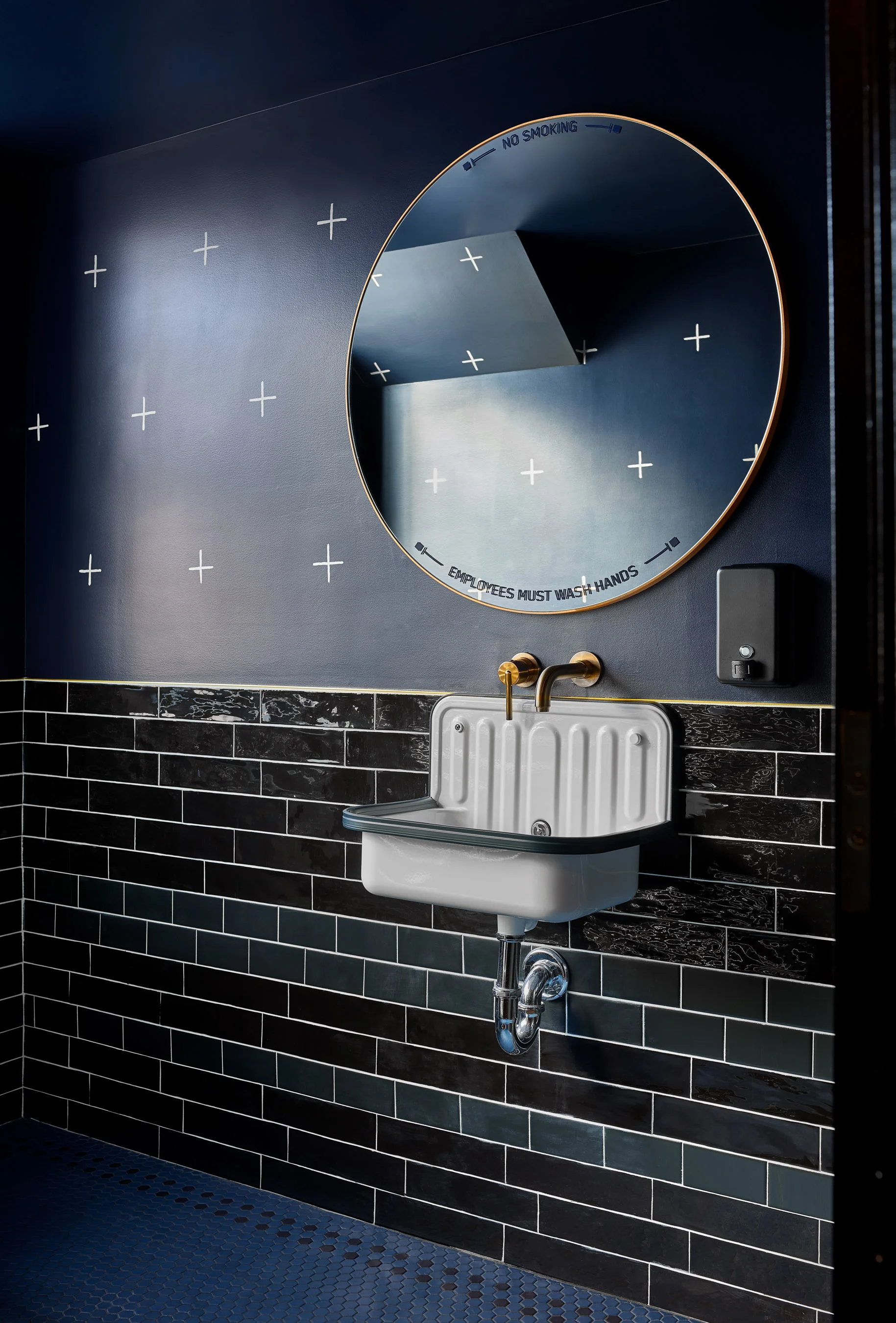 AndTermeer_PressRoom_Bathroom_SMALL.jpg