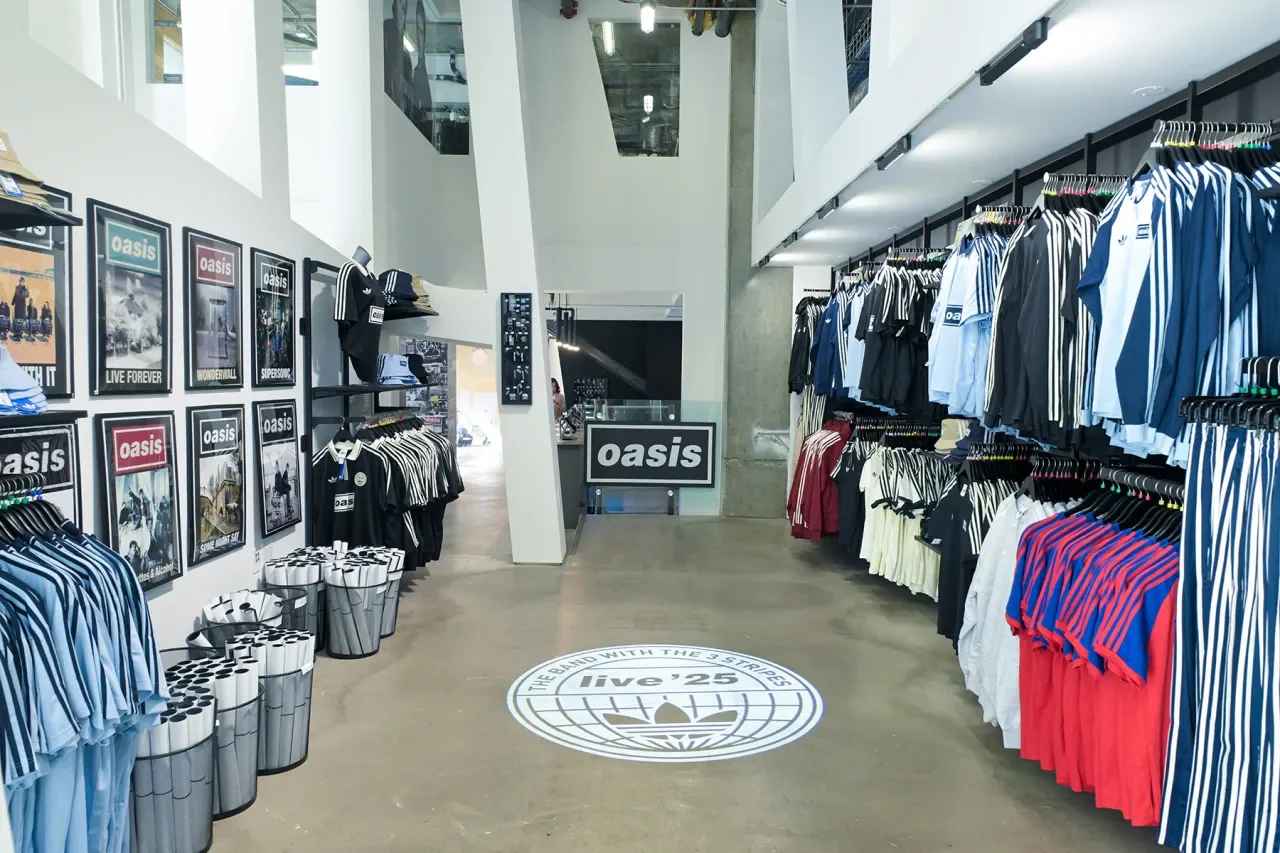 04-oasis-la-fan-store-2025-billboard-1800.webp
