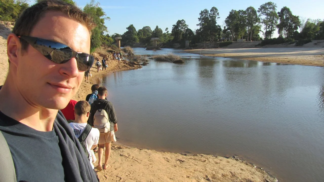 Stray Laos: Dongmeuang Monkey Village