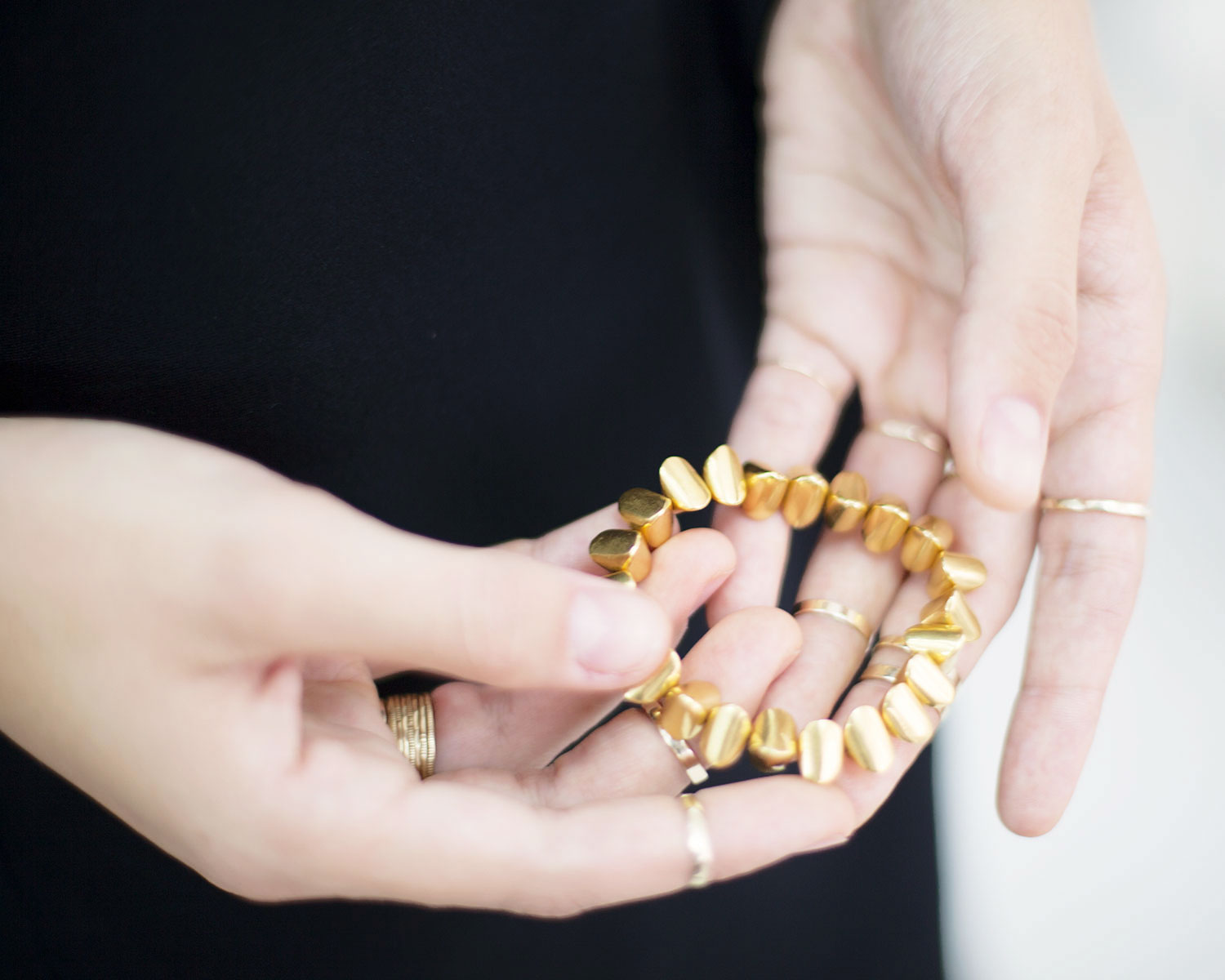 18K UNUSUAL TRIANGLE SHAPE BEAD BRACELET 