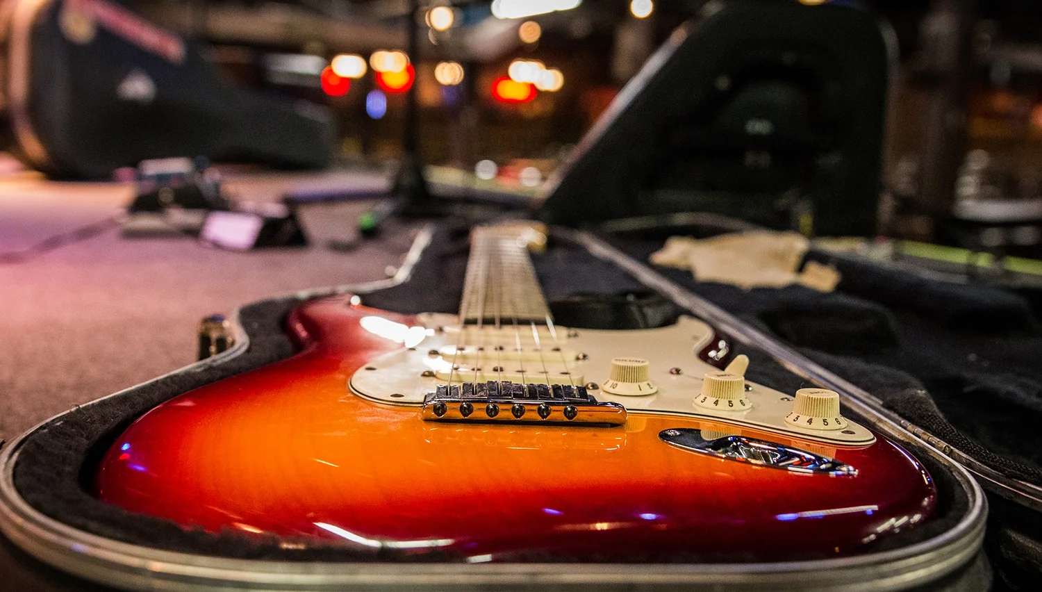 1500-KTguitaronstage.jpg