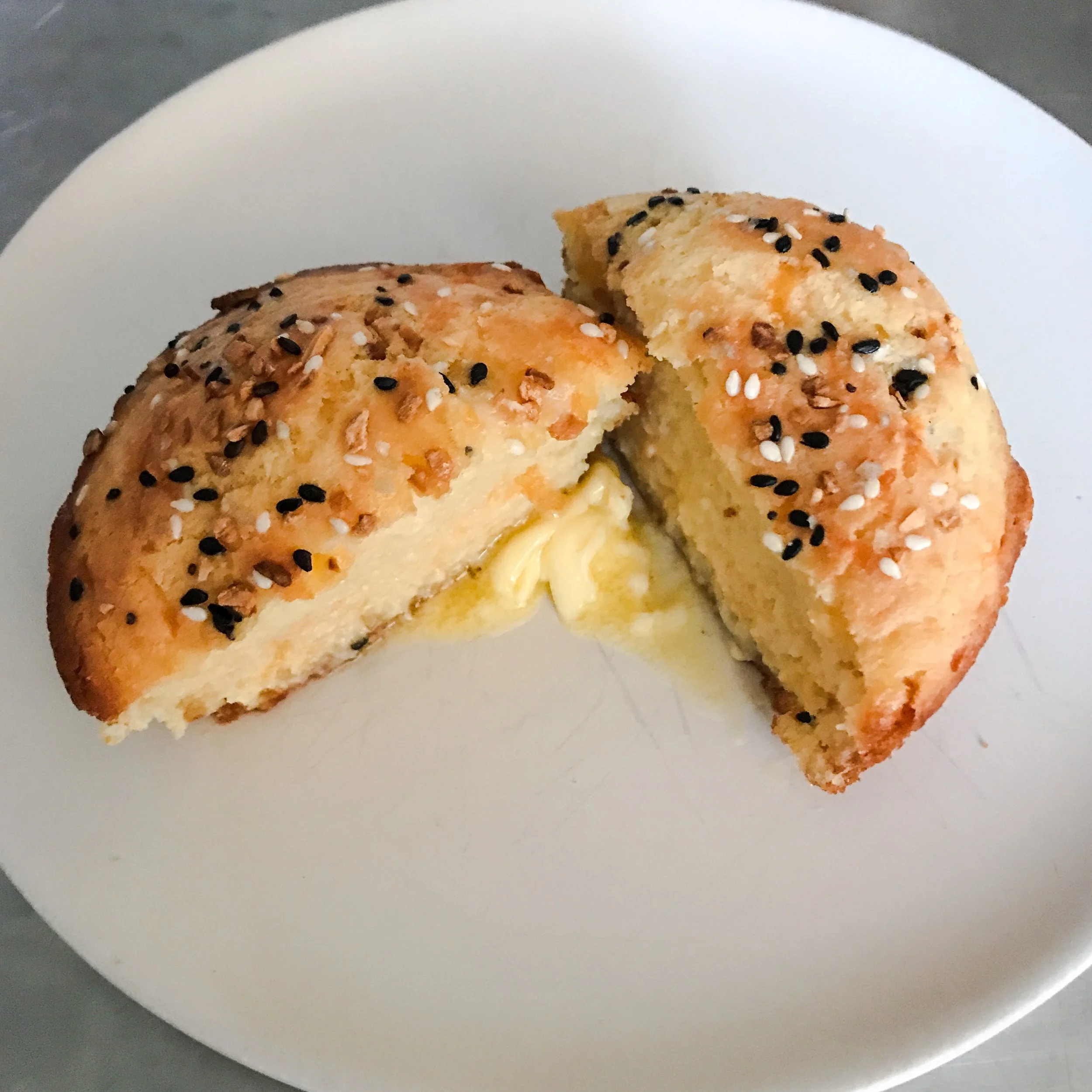 KETO RECIPE: LOW CARB SAVORY CREAM CHEESE MUFFINS WITH EVERYTHING BUT THE BAGEL SEASONING