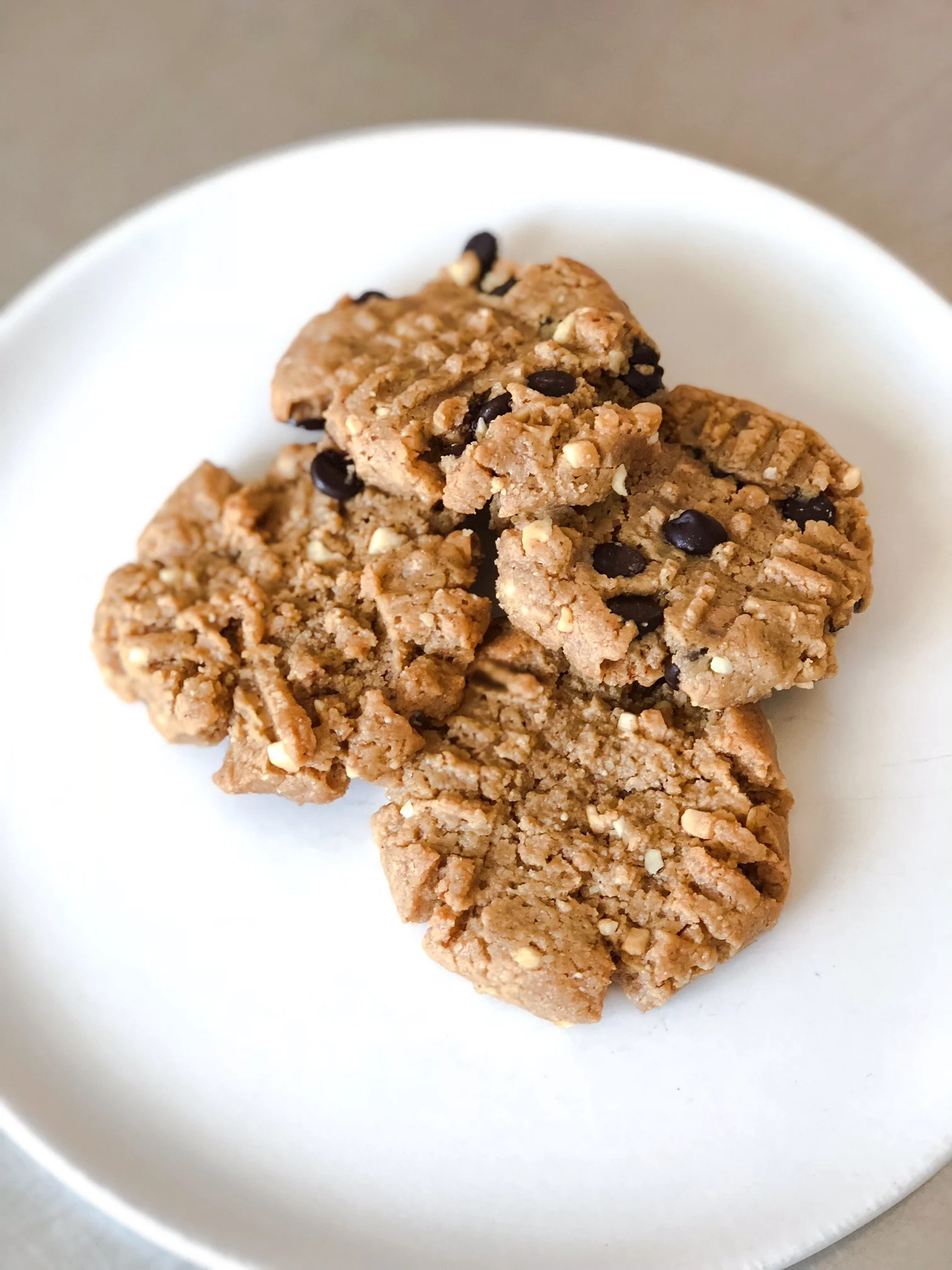 KETO RECIPE: Chocolate Chip Peanut Butter Cookies