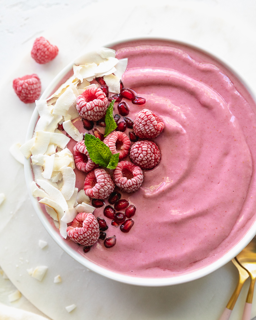 KETO RECIPE: Strawberry-Raspberry Smoothie Bowl — Keto In The City