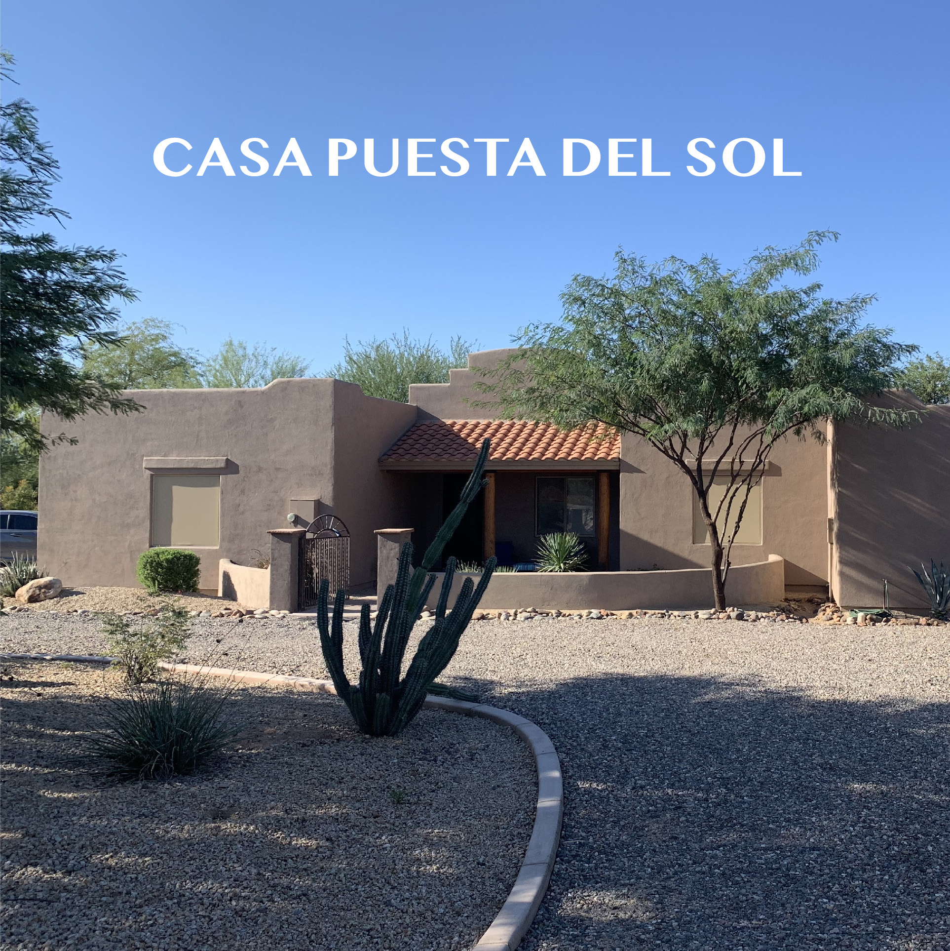 CASA PUESTA DEL SOL: LIVING &amp; DINING ROOM