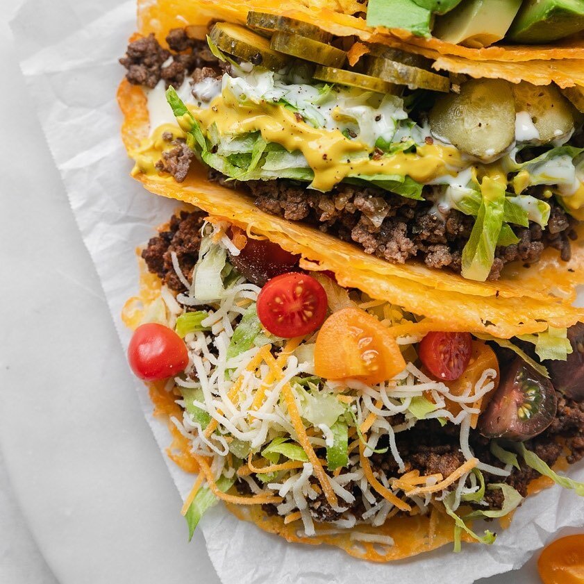 Cheeseburger 🍔🌮 Taco for Taco Tuesday! ❤️ Everything you love about a burger but in a crispy cheese shell. What's your favorite way to make keto tacos?⁠⠀
⁠⠀
⠀⠀⠀⠀⠀⠀⠀⠀⠀⁠⠀
Here's how you make them! ⁠⠀
⠀⠀⠀⠀⠀⠀⠀⠀⠀⁠⠀
&bull;&nbsp;1 tablespoon extra-virgin 