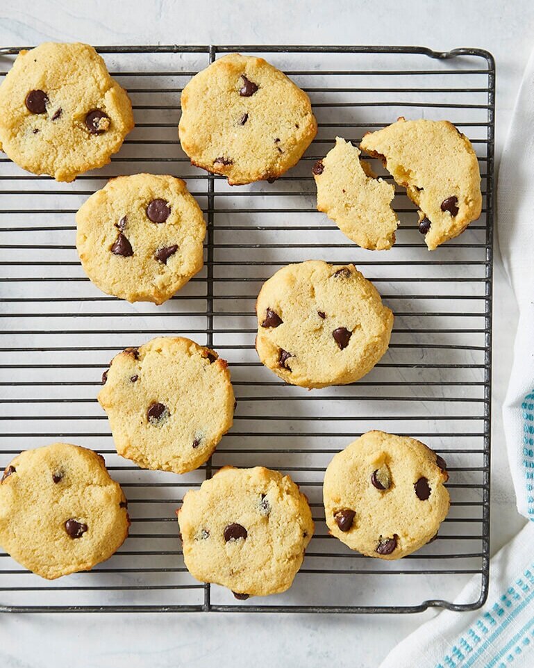 BigBookOfKeto_Chewy_Chocolate_Chip_Cookies_01.jpg