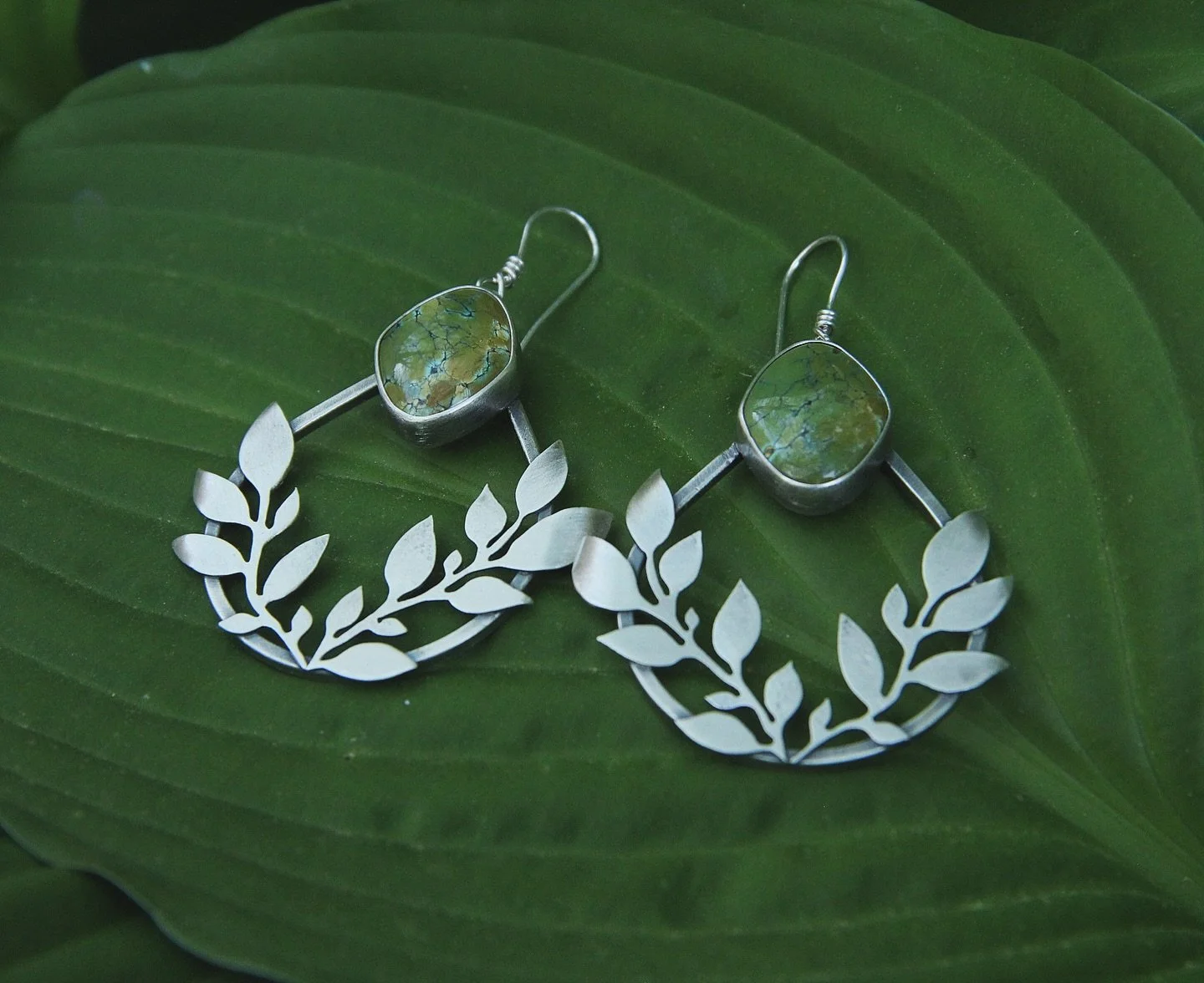 For the nature lovers, the botanical enthusiasts, the plant lovers, the green goddess. 

Using metal and stone to capture the beauty of the natural world in such a way that you can carry a small piece of it with you wherever you go. 

Sawn out by han