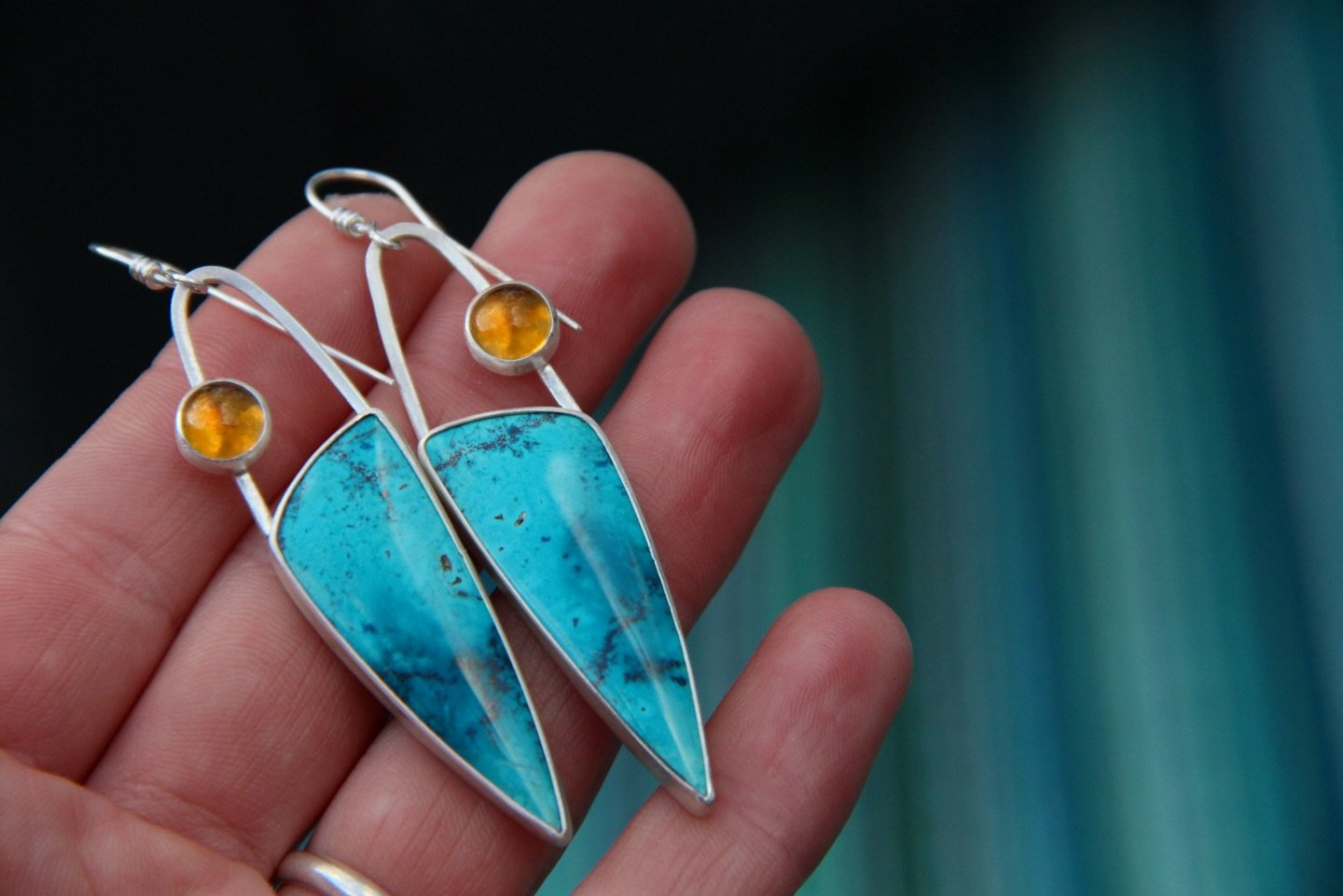 Is there really any better combo than a vibrant blue and a golden yellow? I think not! 

These make me think of golden hour on the ocean and I feel nothing but happiness when I look at them✨

I think we all need a bit more of that💛