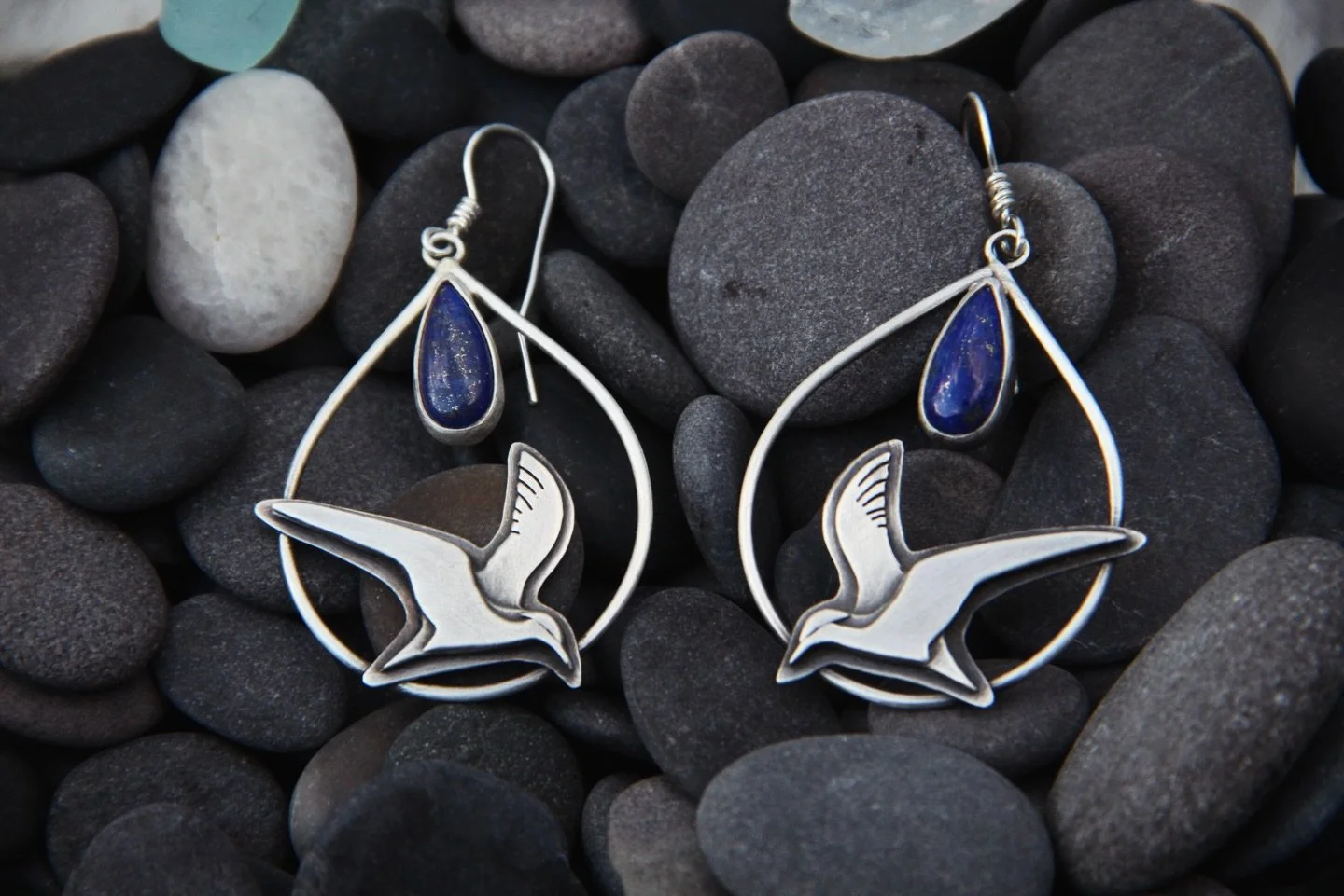Because birds are amazing, and terns are certainly no exception🖤

Coastal collection, this Thursday, 5/7 at 6pm EST