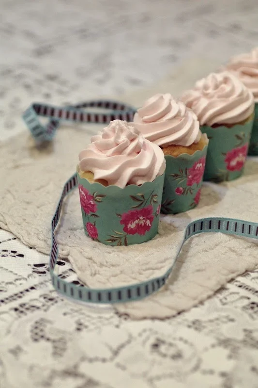 A Walking Contradiction + Cupcakes !