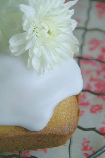 A cake for the girls !