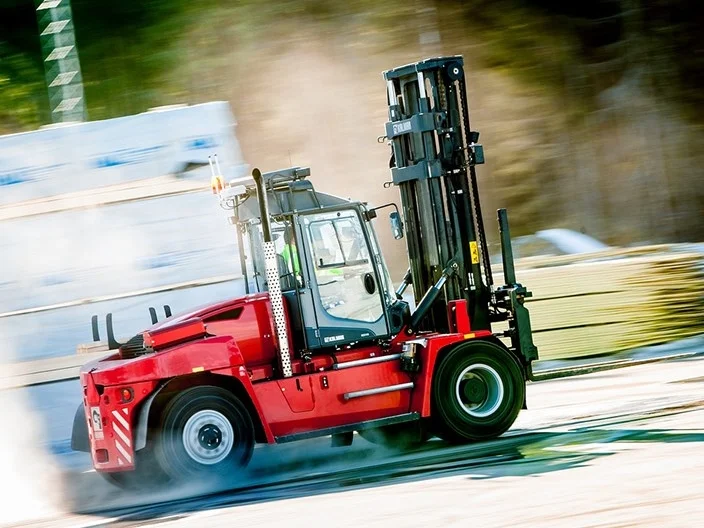image_equipment_forklifts_dcg90_180_20140325_3.jpg