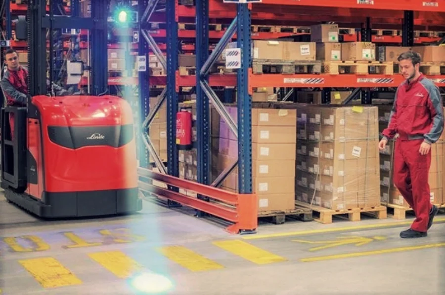 Download Who Has The Right Of Way Forklift Or Pedestrian Images