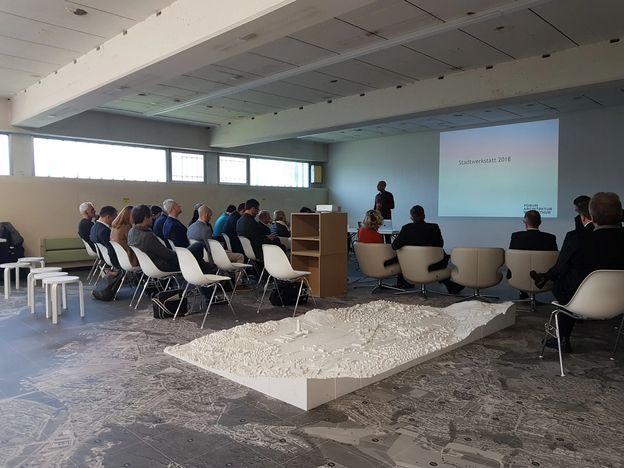 Podium und Vorträge im Laboratorium an der Sternmattstrasse 3