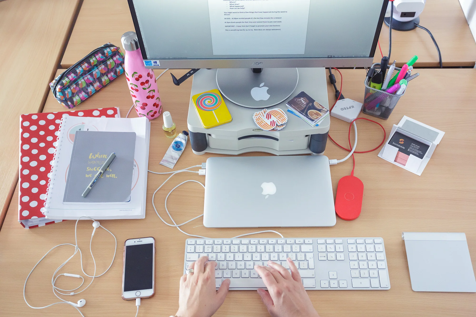 Working - desk 002.jpg