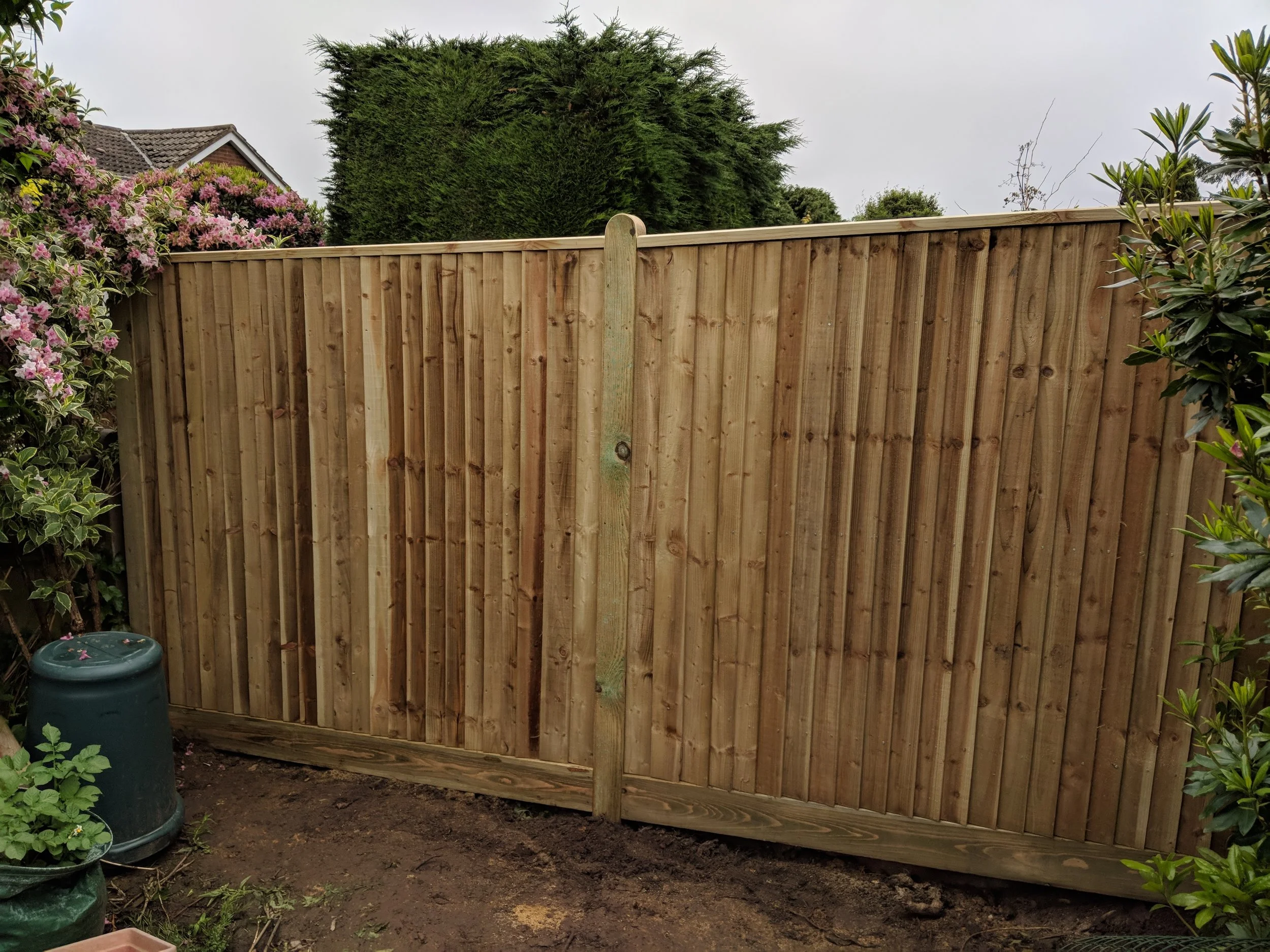 Closeboard / Feather edge Built to a range of heights and styles. Popular because of its strength and longevity.