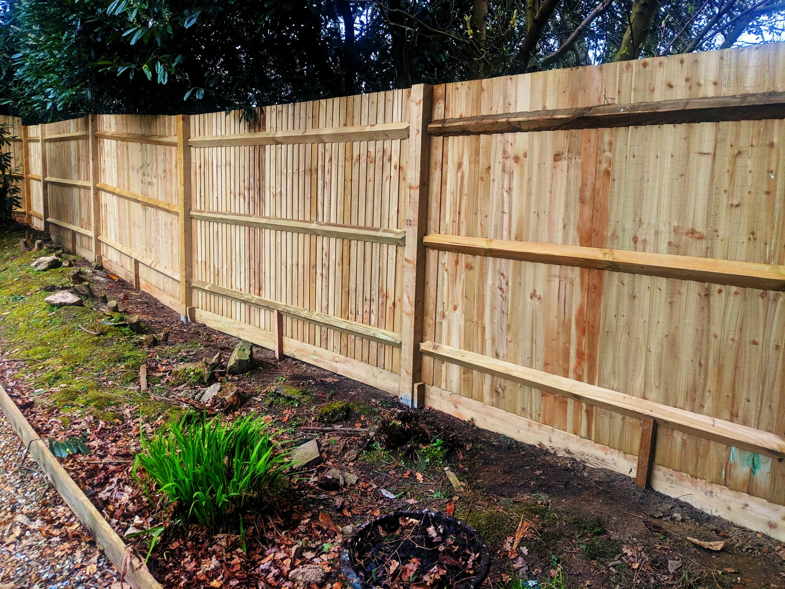 Closeboard. flat top morticed posts.