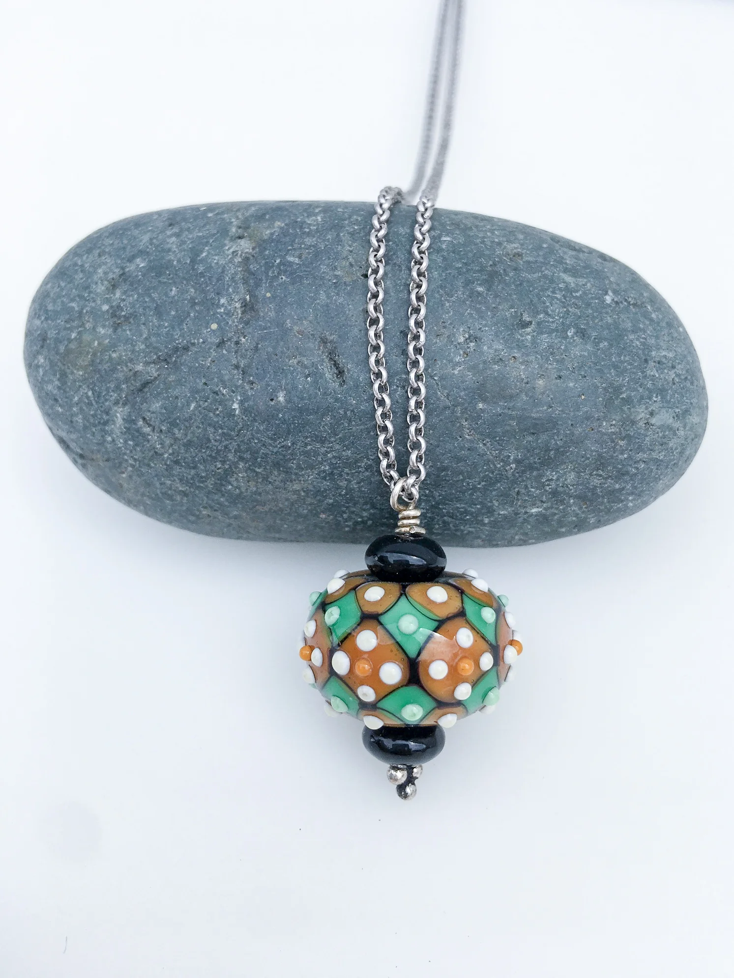 Neck Rnd black green.jpg