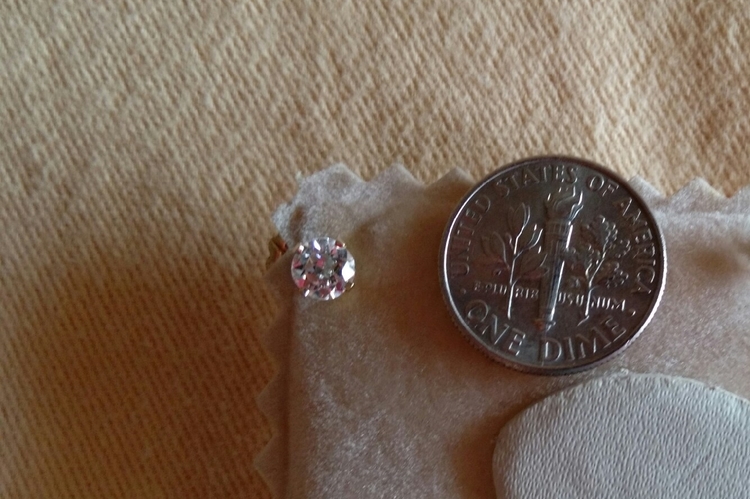 How To Choose Diamond Stud Earrings S Guide Glitz How To Choose Diamond Stud Earrings S Guide Glitz