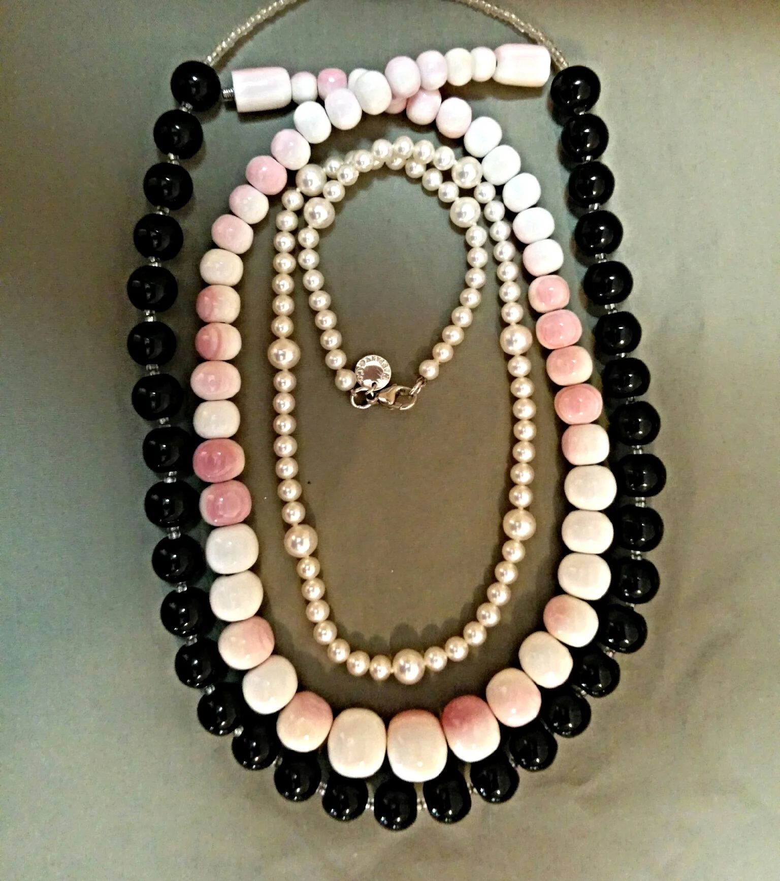 Onyx, conch shell, and pearl Strands