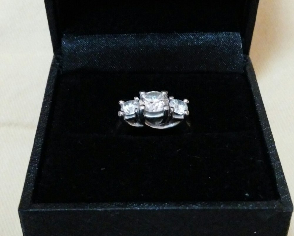 GGZ Three stone threllis diamond engagement ring in platinum 1.jpg