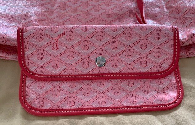 RARE LIMITED EDITION Pink Goyard Artois PM with Heart Stamping 💕, Luxury,  Bags & Wallets on Carousell