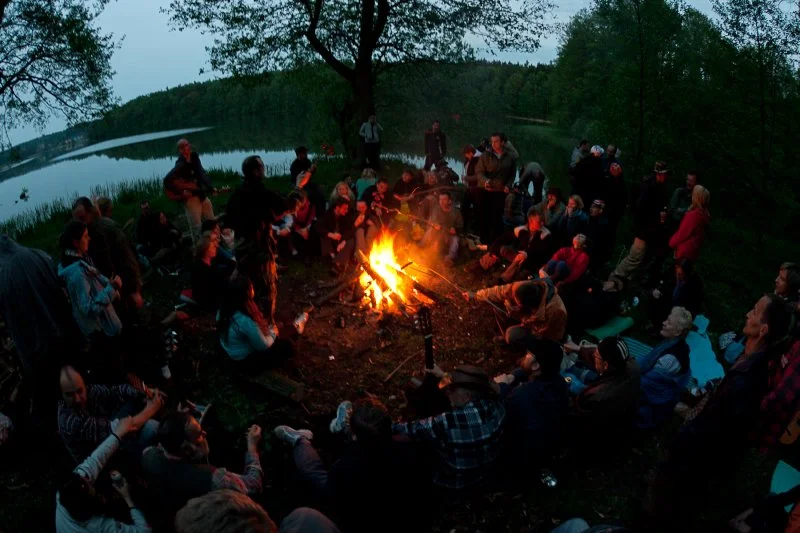 Ognisko nad jeziorem na Mazurach Stare Jabłonki