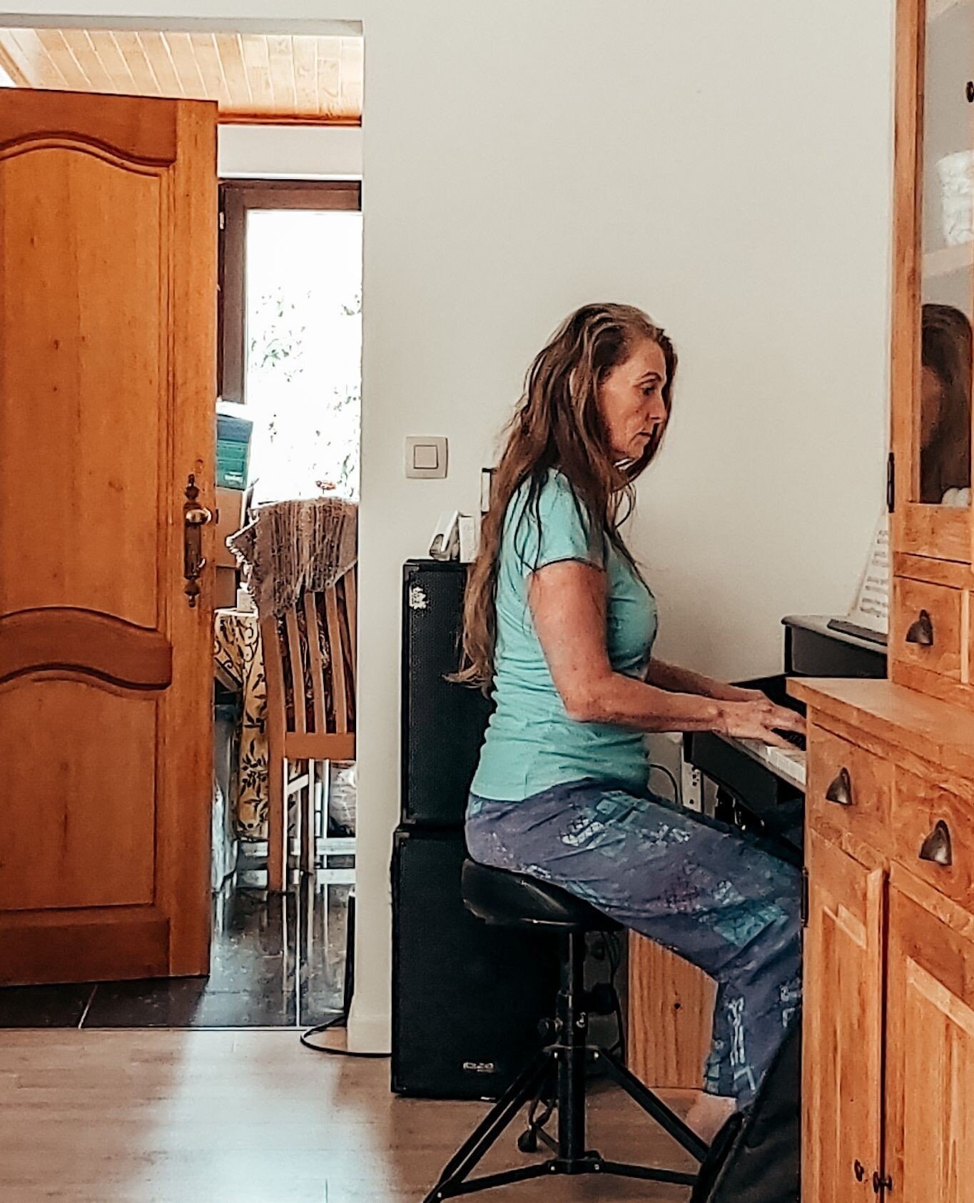I loved playing the piano. I had piano lessons for over 10 years and played 1h/day. It's a hard job, to get the technique. When I started having an office job , I stopped playing, because I felt I needed to move, instead of sitting again. So I lost a