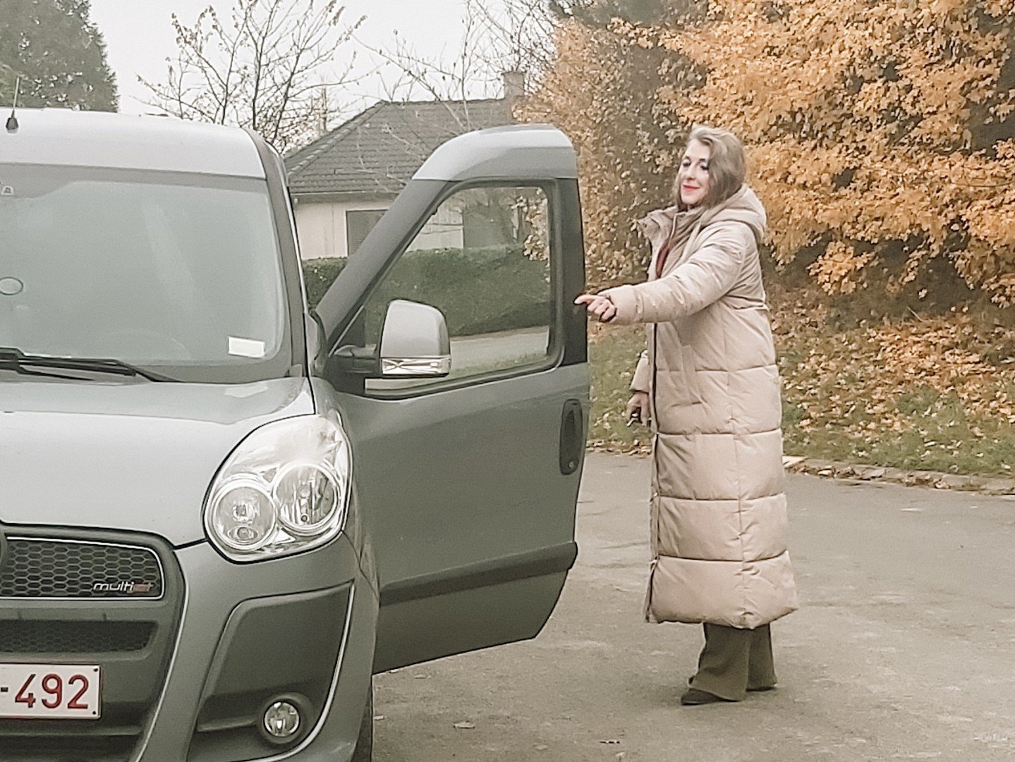 ❄️ Brrr&hellip; winter has officially arrived! 🥶 And let me tell you, nothing makes me happier than slipping into a long, flowy coat that keeps me warm from head to toe. 🤍✨

It&rsquo;s like wearing a stylish hug&mdash;equal parts cozy and elegant. 