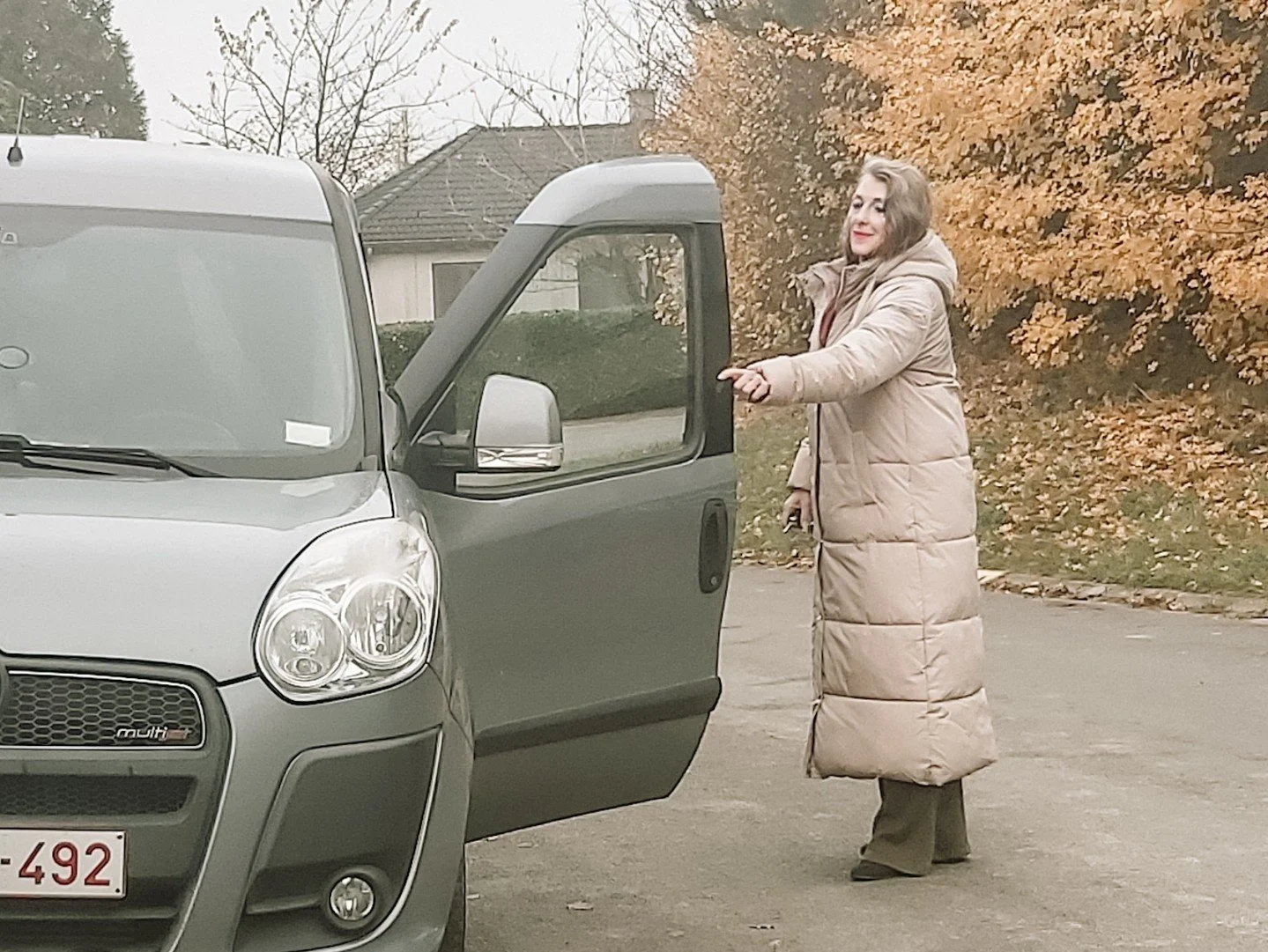 ❄️ Brrr&hellip; winter has officially arrived! 🥶 And let me tell you, nothing makes me happier than slipping into a long, flowy coat that keeps me warm from head to toe. 🤍✨

It&rsquo;s like wearing a stylish hug&mdash;equal parts cozy and elegant. 