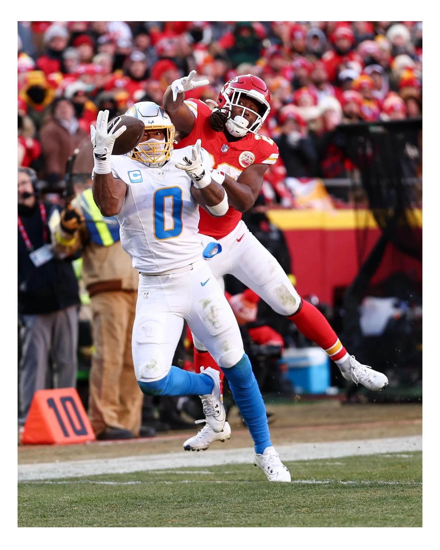 Chargers knock the Chiefs out of playoff contention in Arrowhead on a very cold and sunny December day. Wishing Mahomes a speedy recovery (📸: NFL)