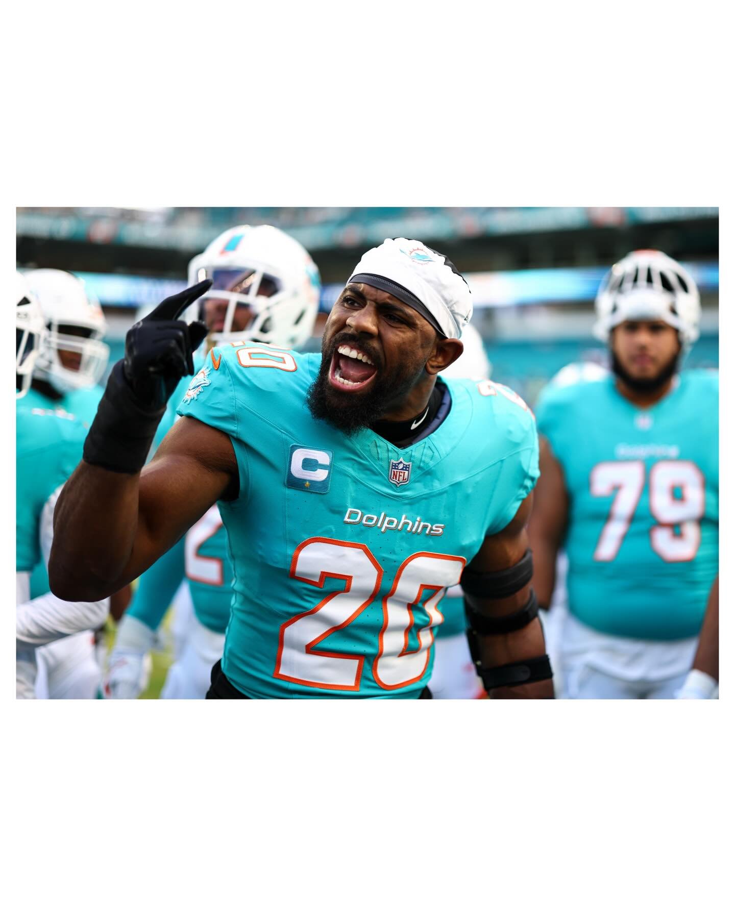 Quinn Ewers and the Dolphins beat the Bucs in Miami, and a cockroach crawled all over my legs and cameras while editing this (📸: NFL)