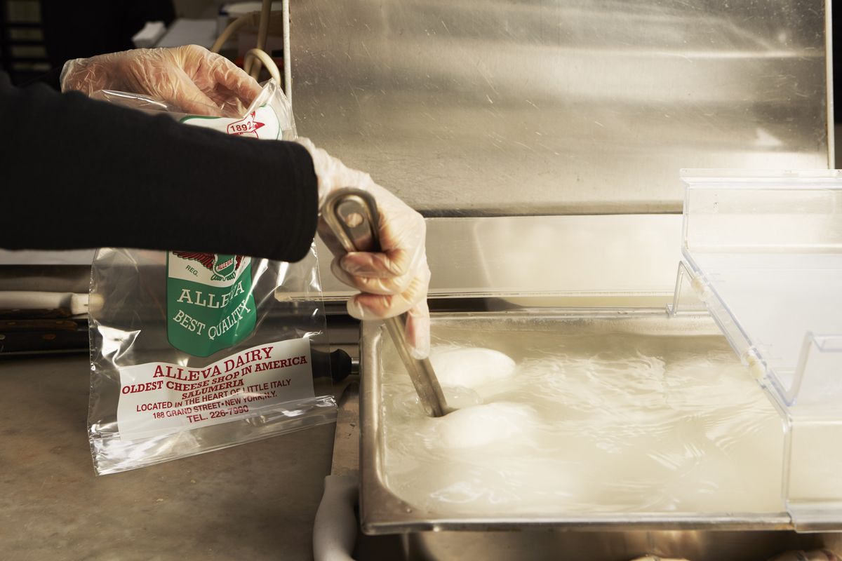 Alleva_Dairy_Ricotta_Scooping_2_RT.jpg
